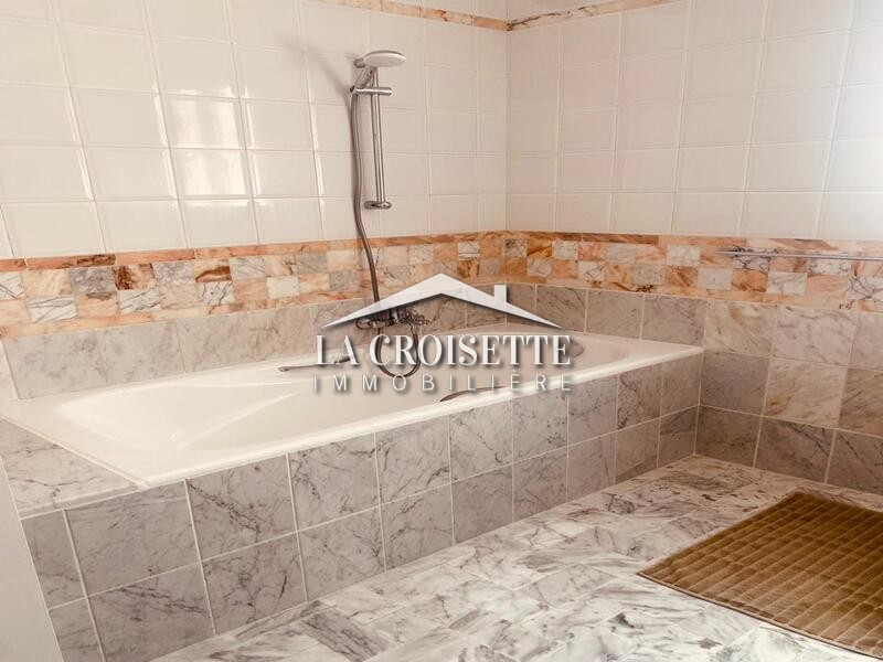 Appartement meublé S+3 avec chambre de service
